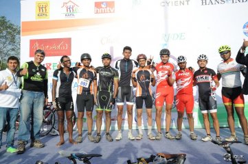 Srimanthudu Movie Team at HBC Chak De India Ride